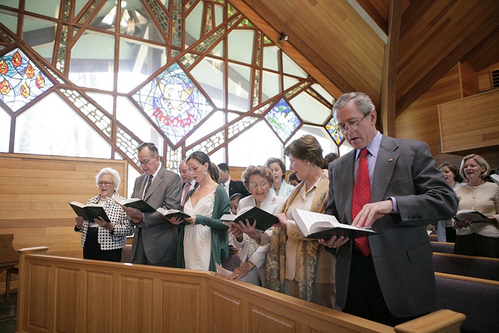 President George W. Bush and Mrs. Bush participate in an Easter service at the Evergreen Chapel at Camp David, Maryland, Sunday, April 16, 2006. Also pictured in front row, from right, are Jenna Welch, Barbara Bush, Former President George H. W. Bush and First Lady Barbara Bush.