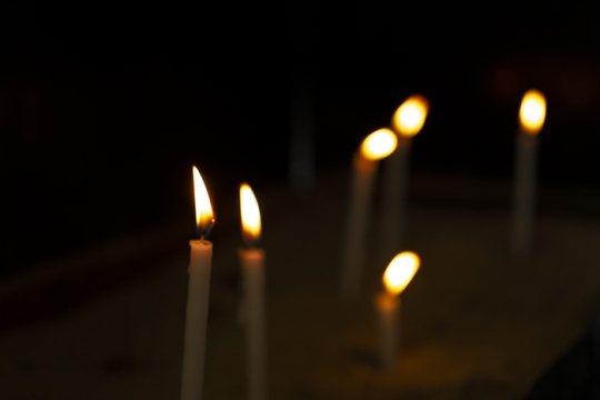 6 candles burning