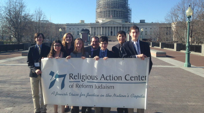 Confirmation class, Temple Israel of Westport with RAC banner in front of the Capitol building in Washington, D.C.
